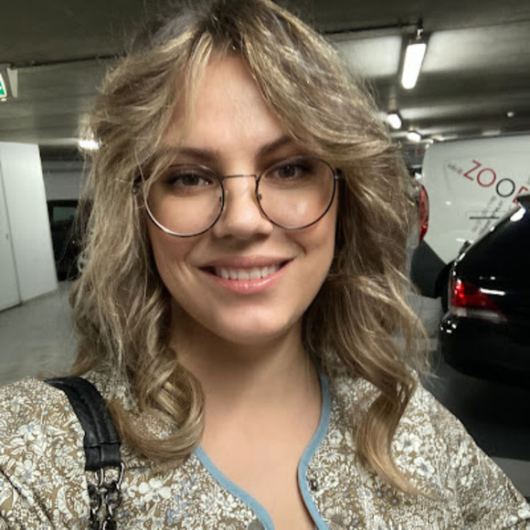 Meet your Posher, Mariana - Picture 1 of 1